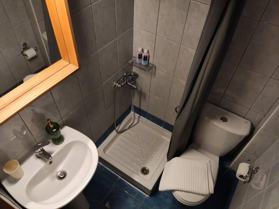 Elegant Central Studio With Balcony & 1 Gbps Fiber Thessaloníki Exteriör bild