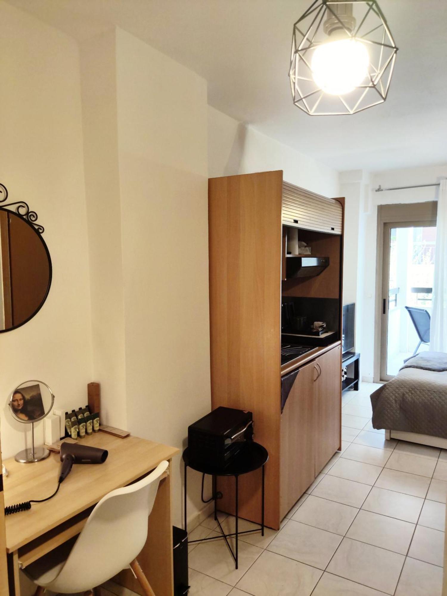Elegant Central Studio With Balcony & 1 Gbps Fiber Thessaloníki Exteriör bild
